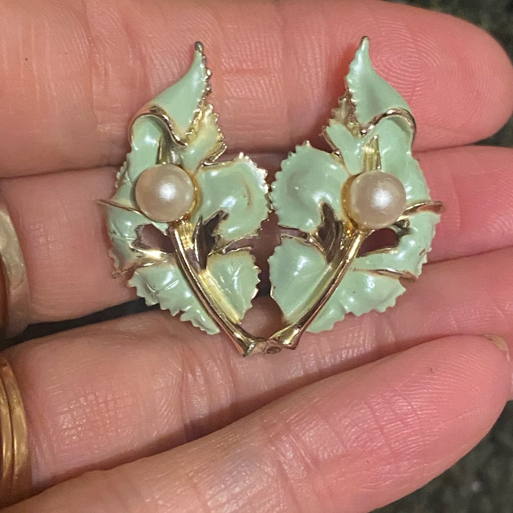 Vintage Mint Green Enamel and Faux Pearl Clip on Earrings